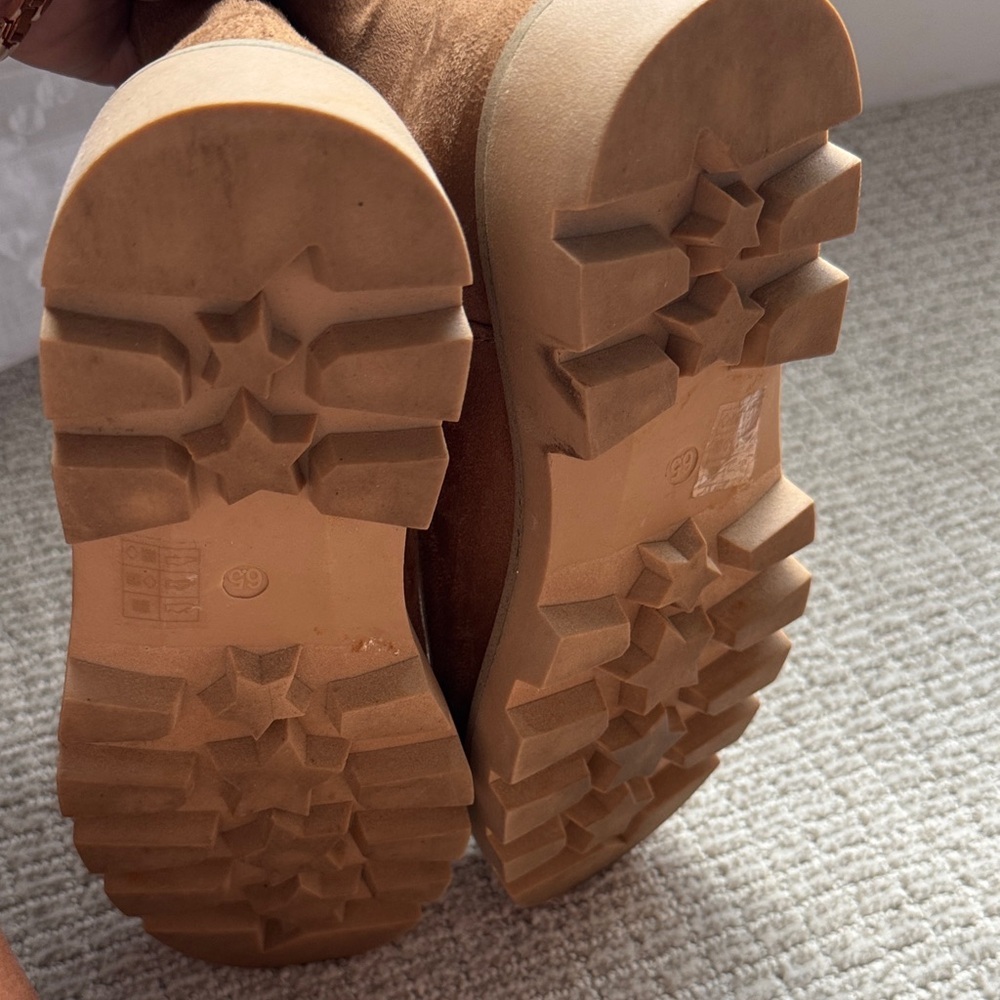 Chinese Laundry Tan Suede Chelsea Lug Ankle Boots - Picture 5 of 6